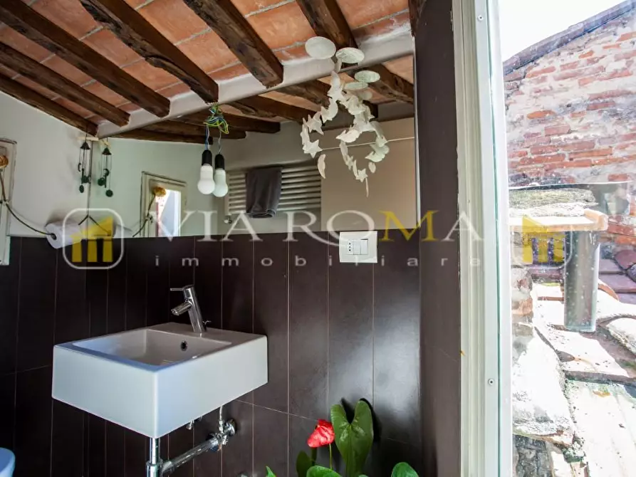 Immagine 23 di Appartamento in vendita  a Lucca