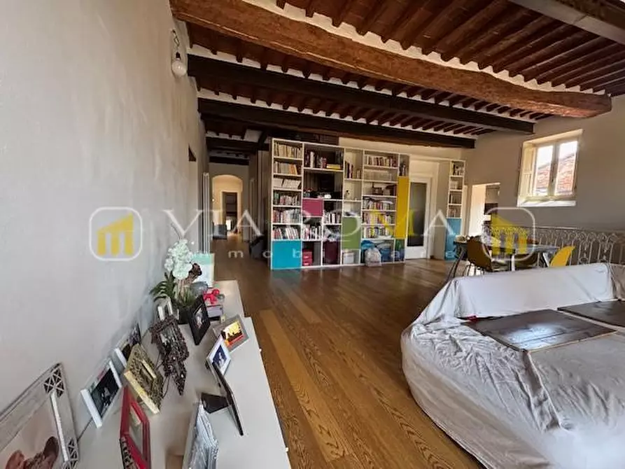 Immagine 4 di Appartamento in vendita  a Lucca