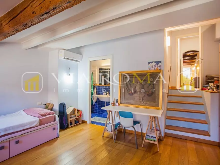 Immagine 31 di Appartamento in vendita  a Lucca