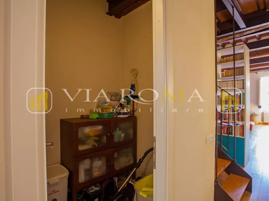Immagine 29 di Appartamento in vendita  a Lucca