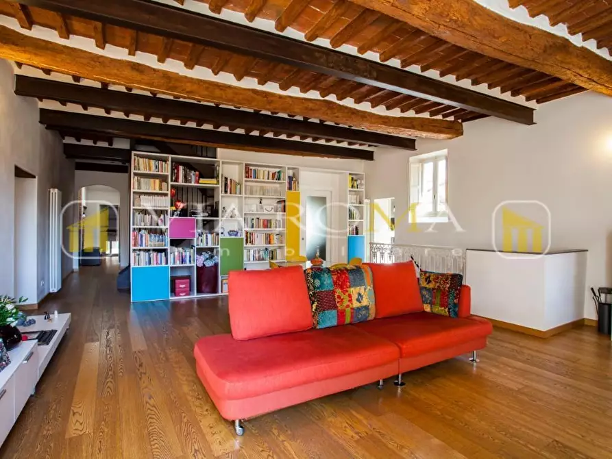Immagine 20 di Appartamento in vendita  a Lucca