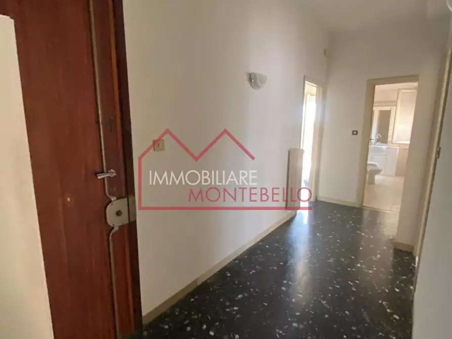 Immagine 6 di Appartamento in vendita  a Viareggio