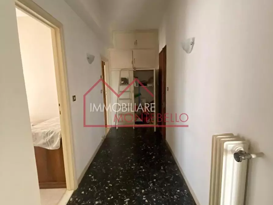 Immagine 11 di Appartamento in vendita  a Viareggio