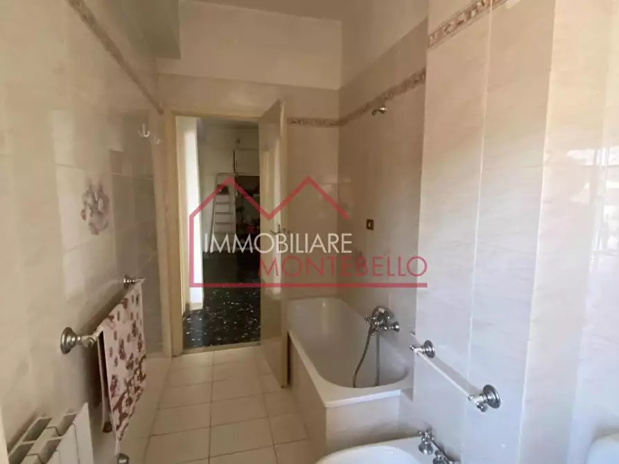 Immagine 10 di Appartamento in vendita  a Viareggio