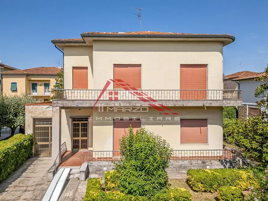 Immagine 2 di Villa in vendita  a Santa Croce Sull'arno