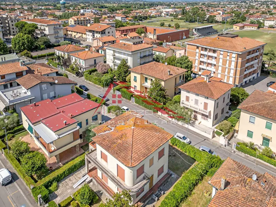 Immagine 10 di Villa in vendita  a Santa Croce Sull'arno