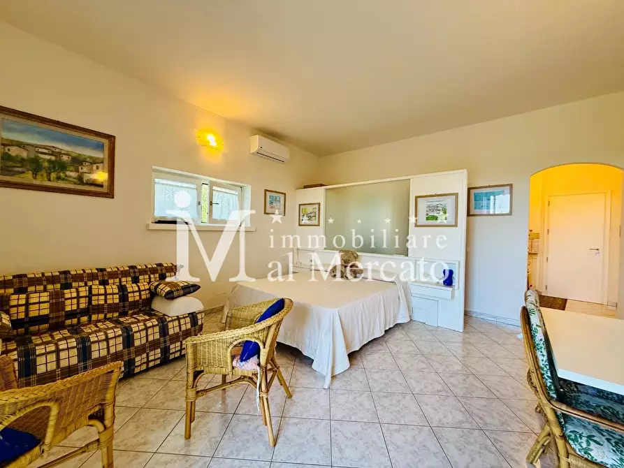 Immagine 13 di Appartamento in vendita  a Viareggio