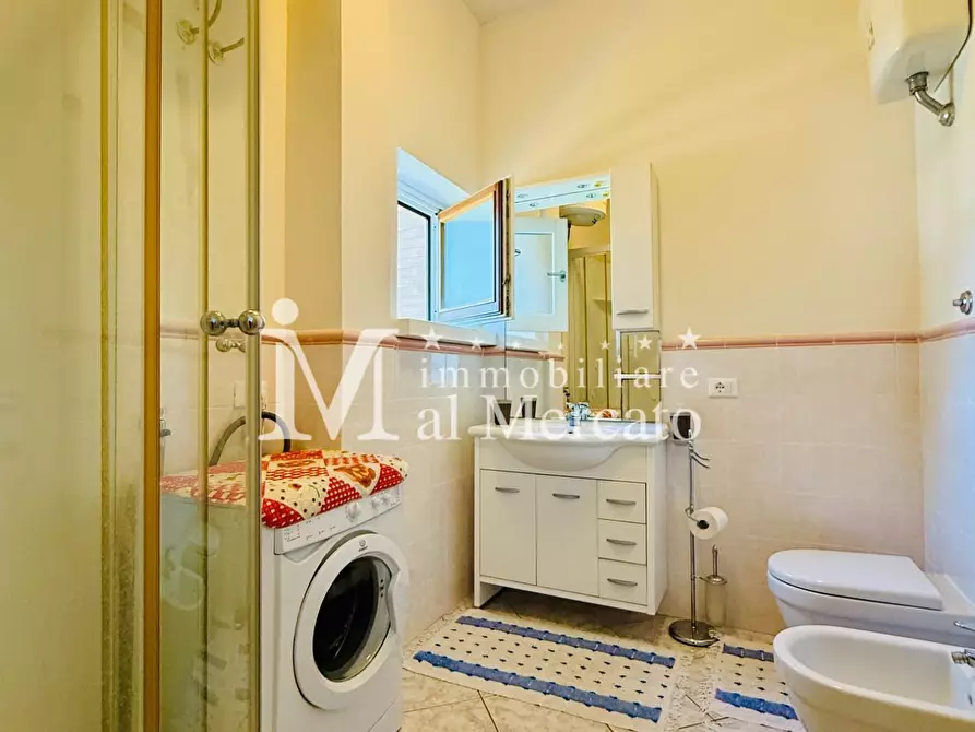 Immagine 21 di Appartamento in vendita  a Viareggio