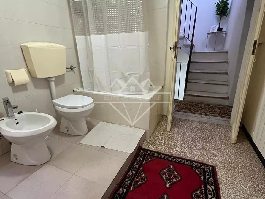 Immagine 14 di Terratetto in affitto  a Carrara