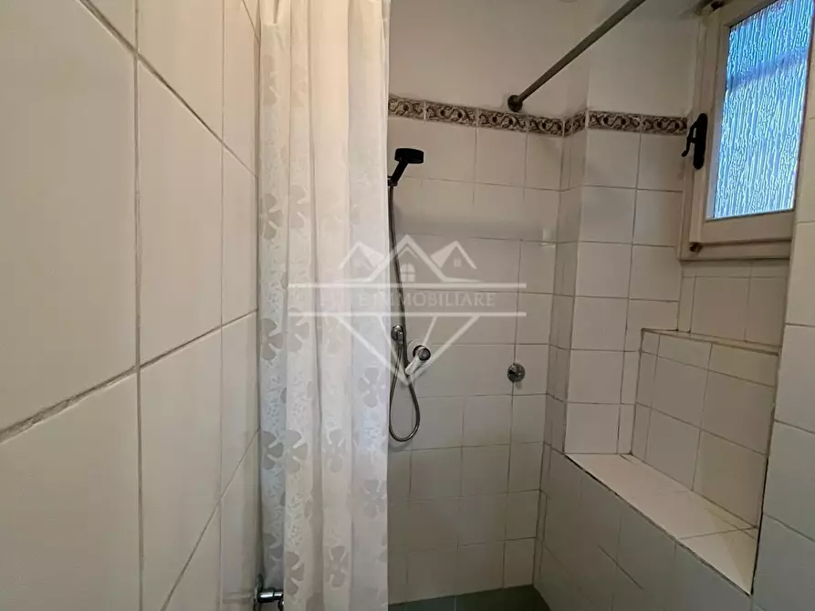 Immagine 21 di Terratetto in affitto  a Carrara