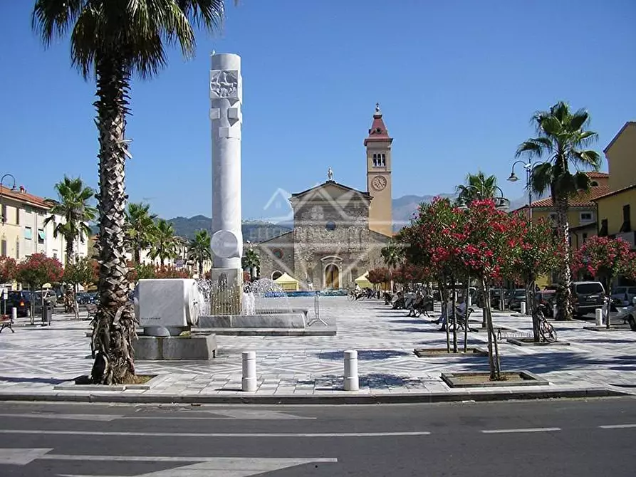 locale commerciale in affitto a Carrara in zona Marina di Carrara