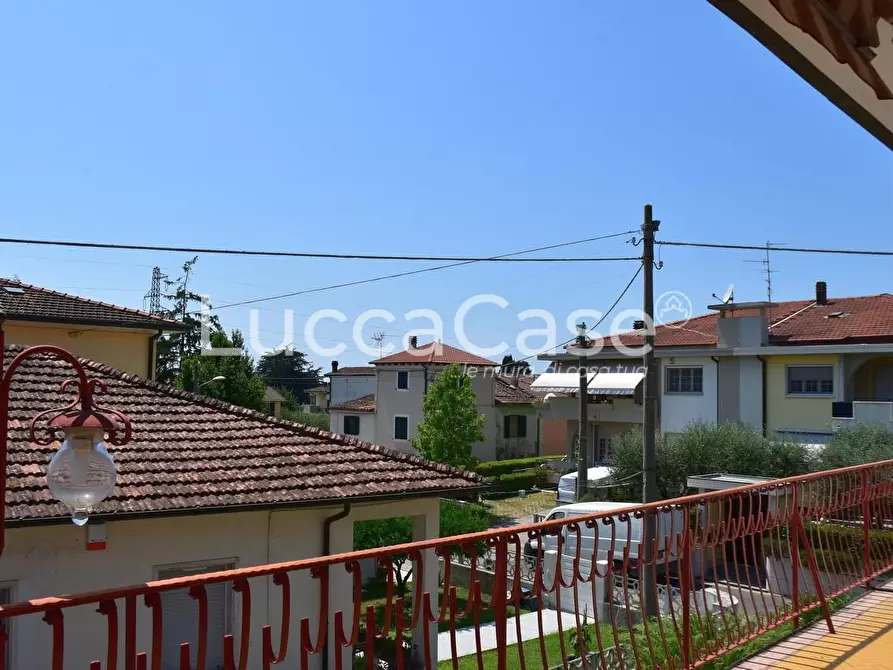 Immagine 17 di Villetta a schiera in vendita  a Massarosa