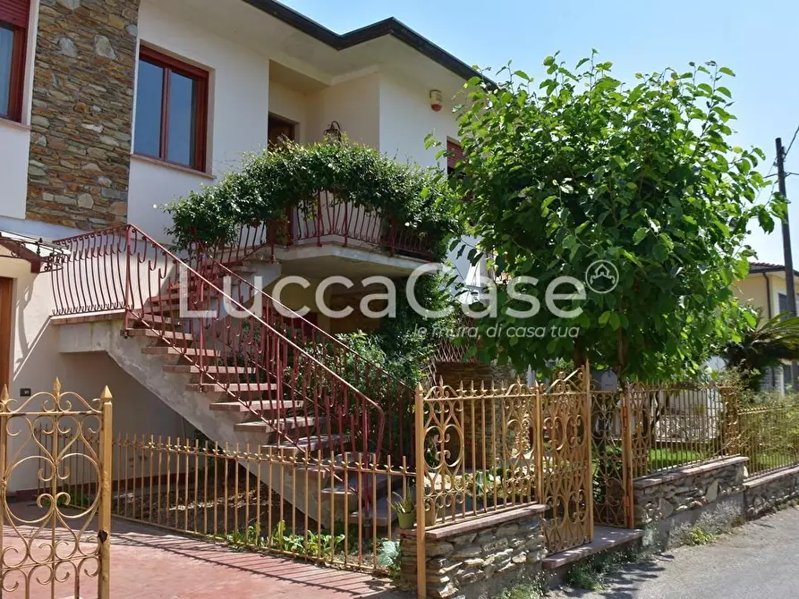Immagine 36 di Villetta a schiera in vendita  a Massarosa