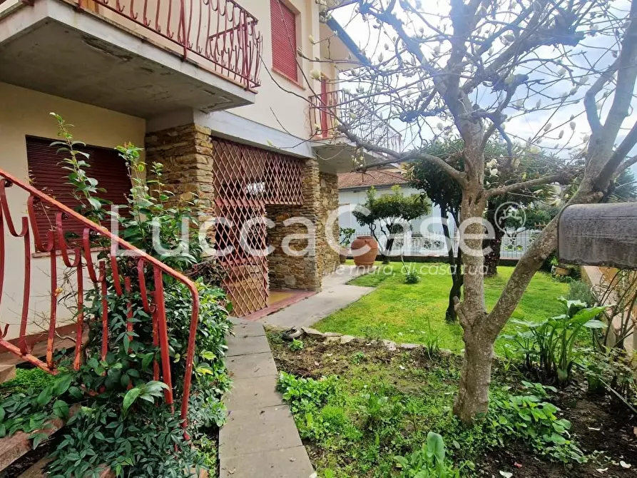 Immagine 52 di Villetta a schiera in vendita  a Massarosa