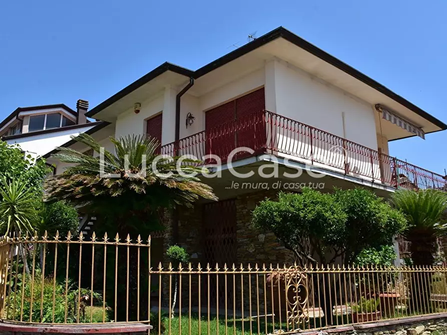 Immagine 37 di Villetta a schiera in vendita  a Massarosa