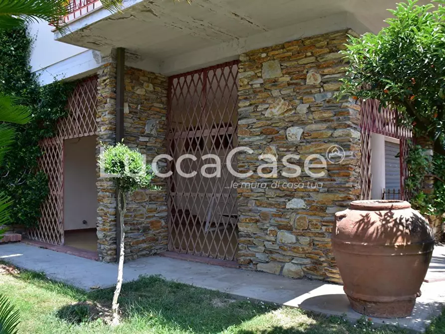 Immagine 31 di Villetta a schiera in vendita  a Massarosa