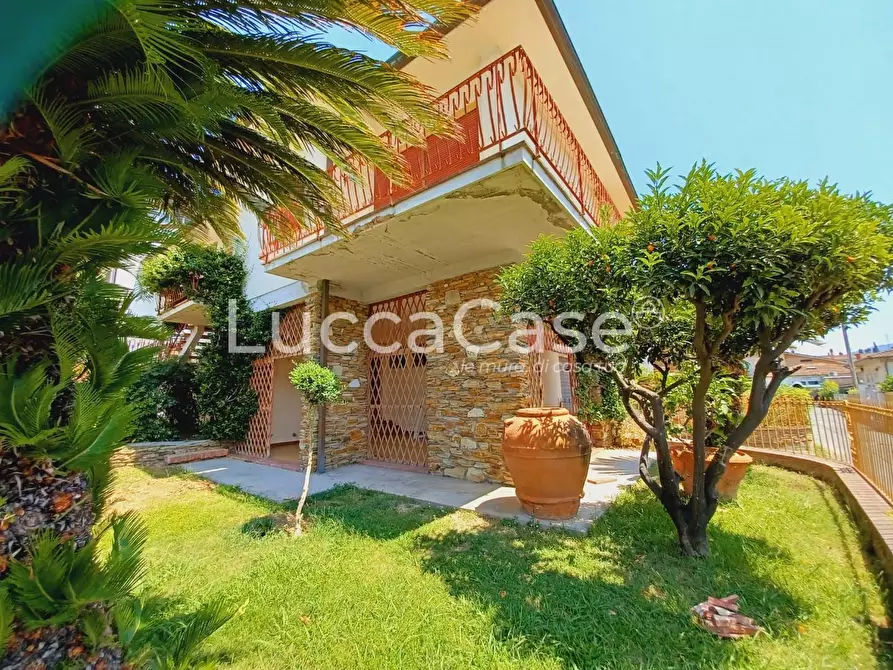 Immagine 35 di Villetta a schiera in vendita  a Massarosa