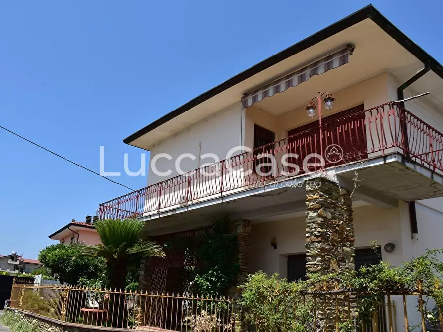 Immagine 38 di Villetta a schiera in vendita  a Massarosa