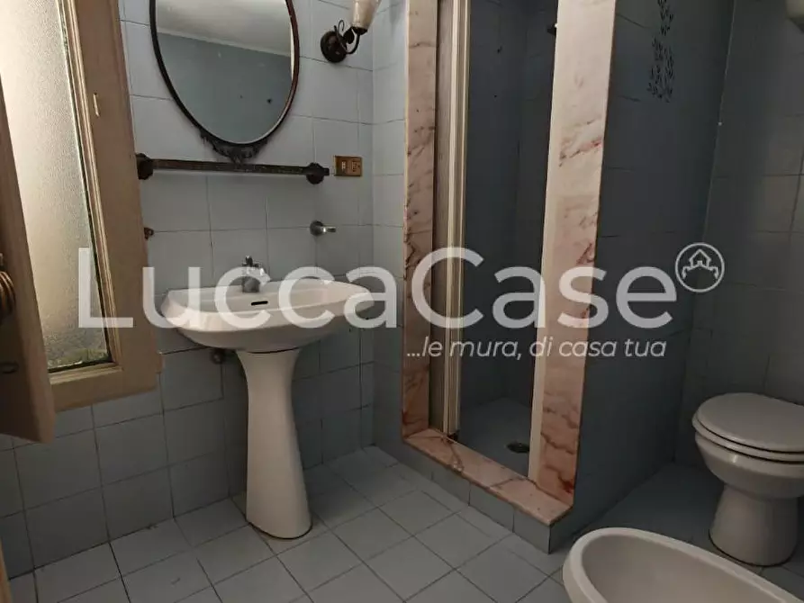 Immagine 16 di Casa indipendente in vendita  a Lucca