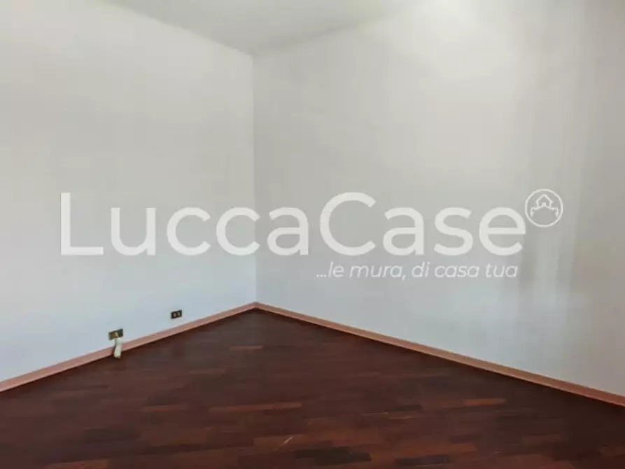 Immagine 22 di Casa indipendente in vendita  a Lucca