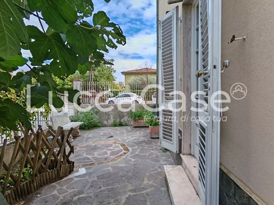 Immagine 6 di Casa indipendente in vendita  a Lucca