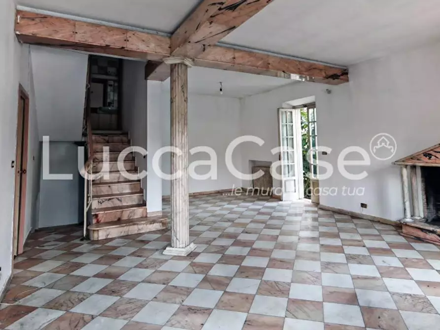 Immagine 9 di Casa indipendente in vendita  a Lucca