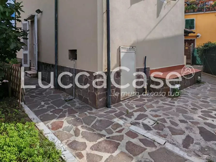 Immagine 4 di Casa indipendente in vendita  a Lucca