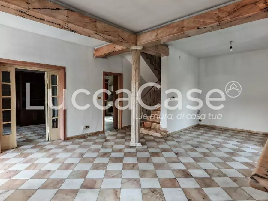 Immagine 11 di Casa indipendente in vendita  a Lucca