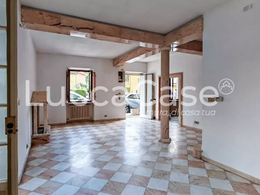 Immagine 10 di Casa indipendente in vendita  a Lucca