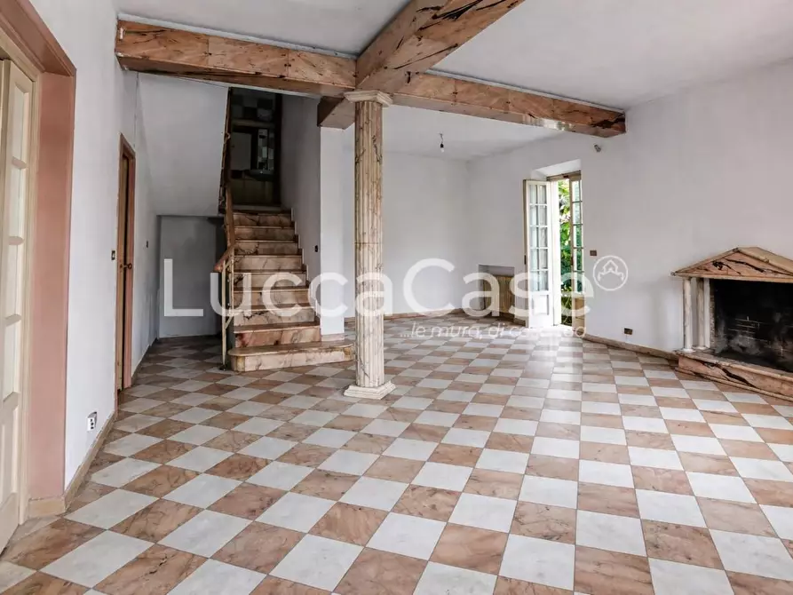 Immagine 2 di Casa indipendente in vendita  a Lucca