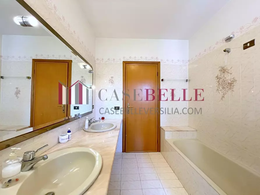 Immagine 24 di Casa indipendente in vendita  a Massarosa