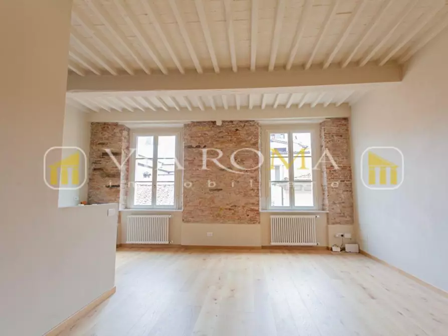 Immagine 15 di Appartamento in vendita  a Lucca