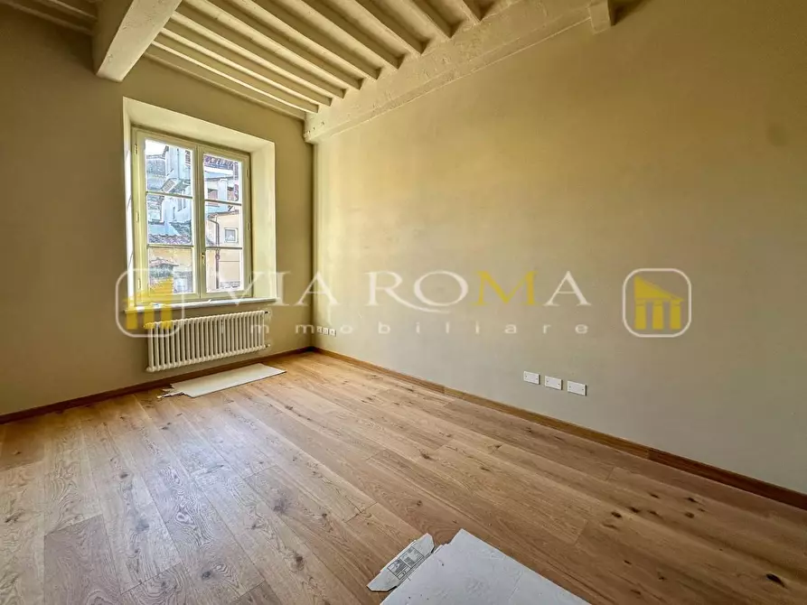 Immagine 7 di Appartamento in vendita  a Lucca