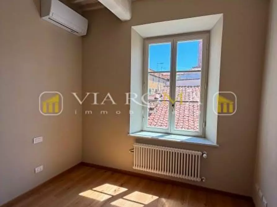 Immagine 22 di Appartamento in vendita  a Lucca