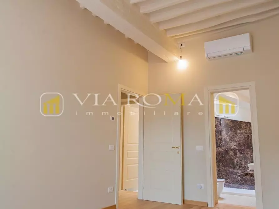 Immagine 20 di Appartamento in vendita  a Lucca