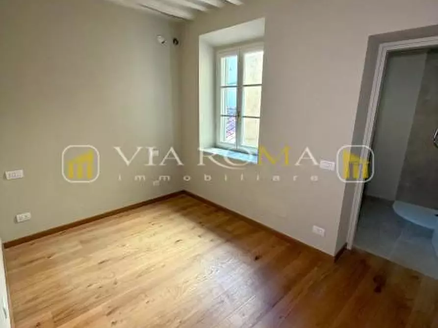 Immagine 21 di Appartamento in vendita  a Lucca