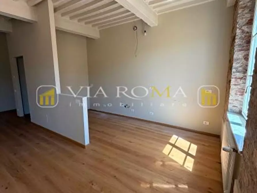 Immagine 25 di Appartamento in vendita  a Lucca