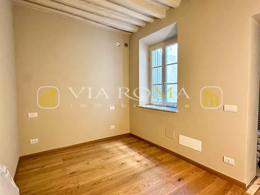 Immagine 5 di Appartamento in vendita  a Lucca