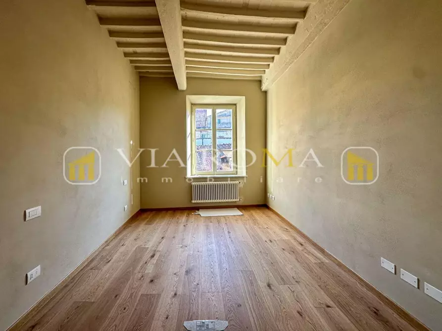 Immagine 4 di Appartamento in vendita  a Lucca
