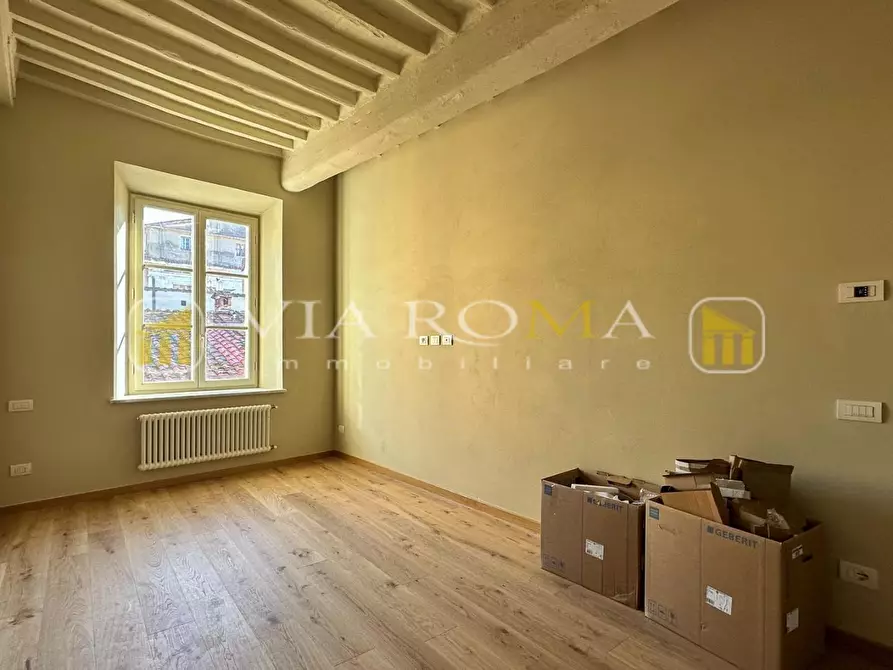Immagine 8 di Appartamento in vendita  a Lucca