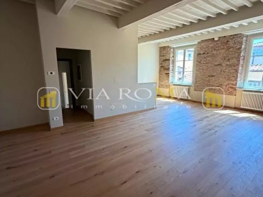 Immagine 28 di Appartamento in vendita  a Lucca