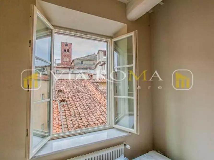 Immagine 13 di Appartamento in vendita  a Lucca