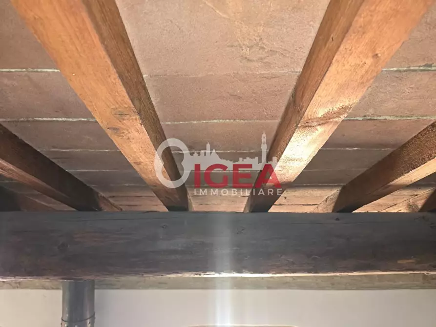 Immagine 11 di Appartamento in vendita  a Siena