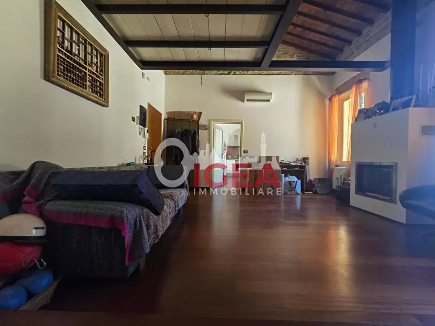 Immagine 2 di Appartamento in vendita  a Siena