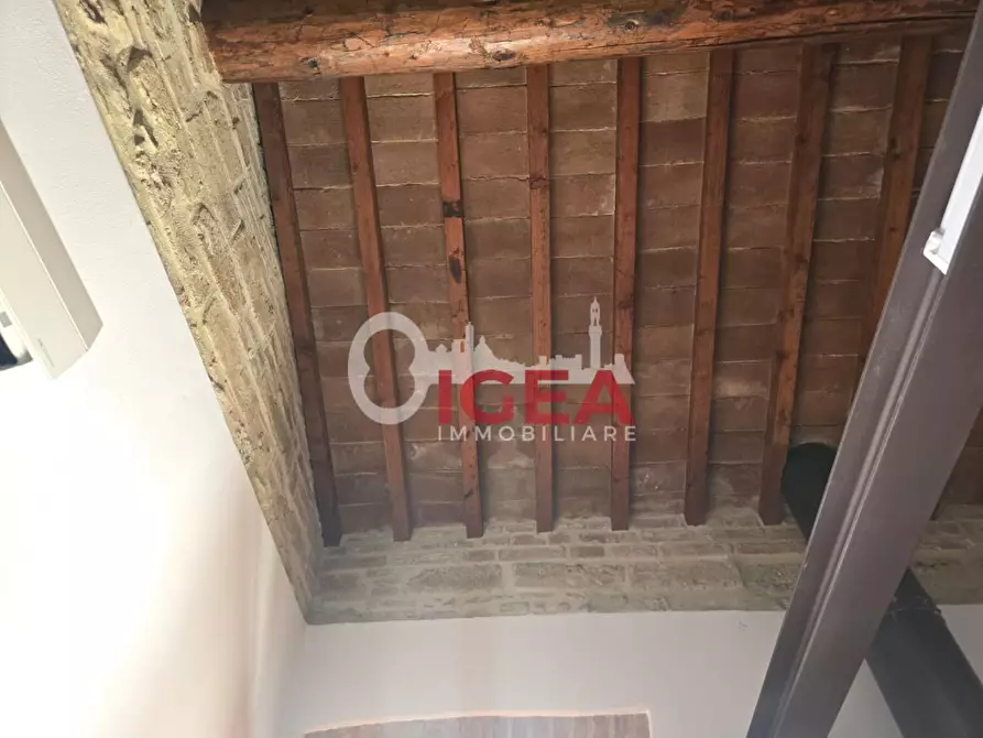 Immagine 34 di Appartamento in vendita  a Siena