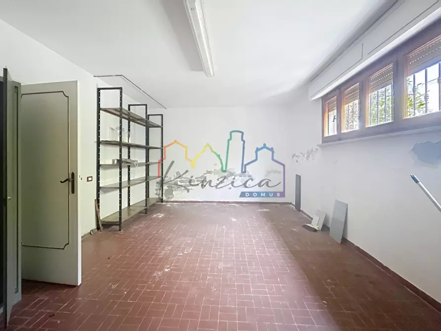 Immagine 16 di Villa in vendita  a Cascina