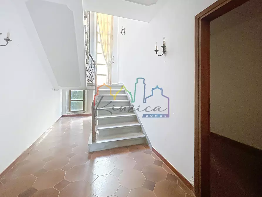 Immagine 4 di Villa in vendita  a Cascina