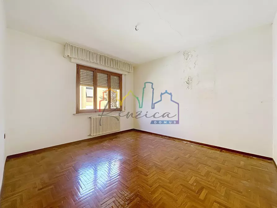 Immagine 13 di Villa in vendita  a Cascina