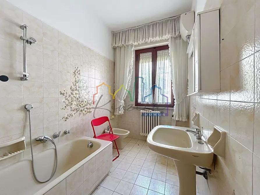 Immagine 12 di Villa in vendita  a Cascina