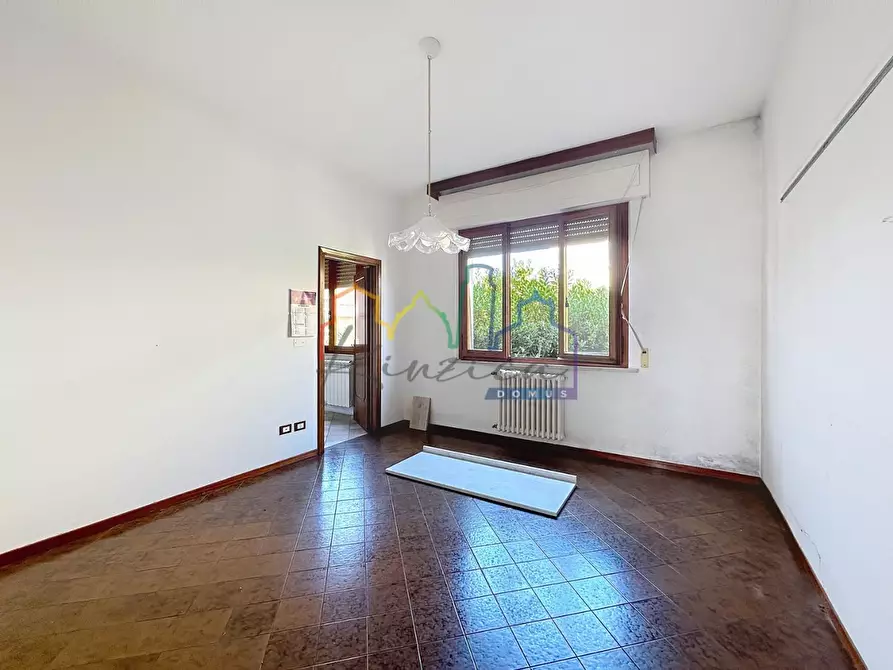 Immagine 8 di Villa in vendita  a Cascina